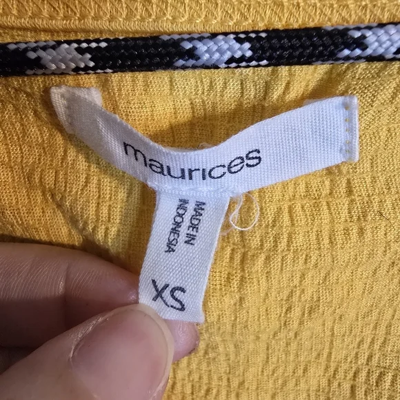 NWOT Maurices Yellow Button-Up Women's Shortsleeve Ruffle Blouse Size Xsmall - Picture 3 of 5